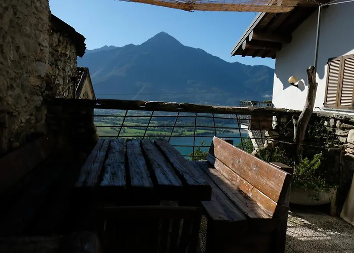 Appartamenti Montemezzo Le Case In Pietra Vista Lago